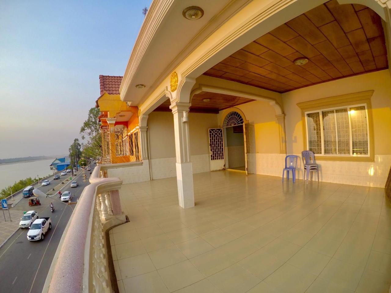 Hengheng II Guest House Kratyeh Kültér fotó
